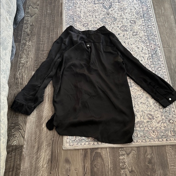 Ali and Kris black satin soft blouse with front pockets (medium) - Picture 3 of 3